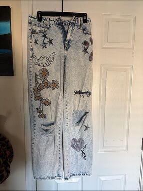 Graphic jeans